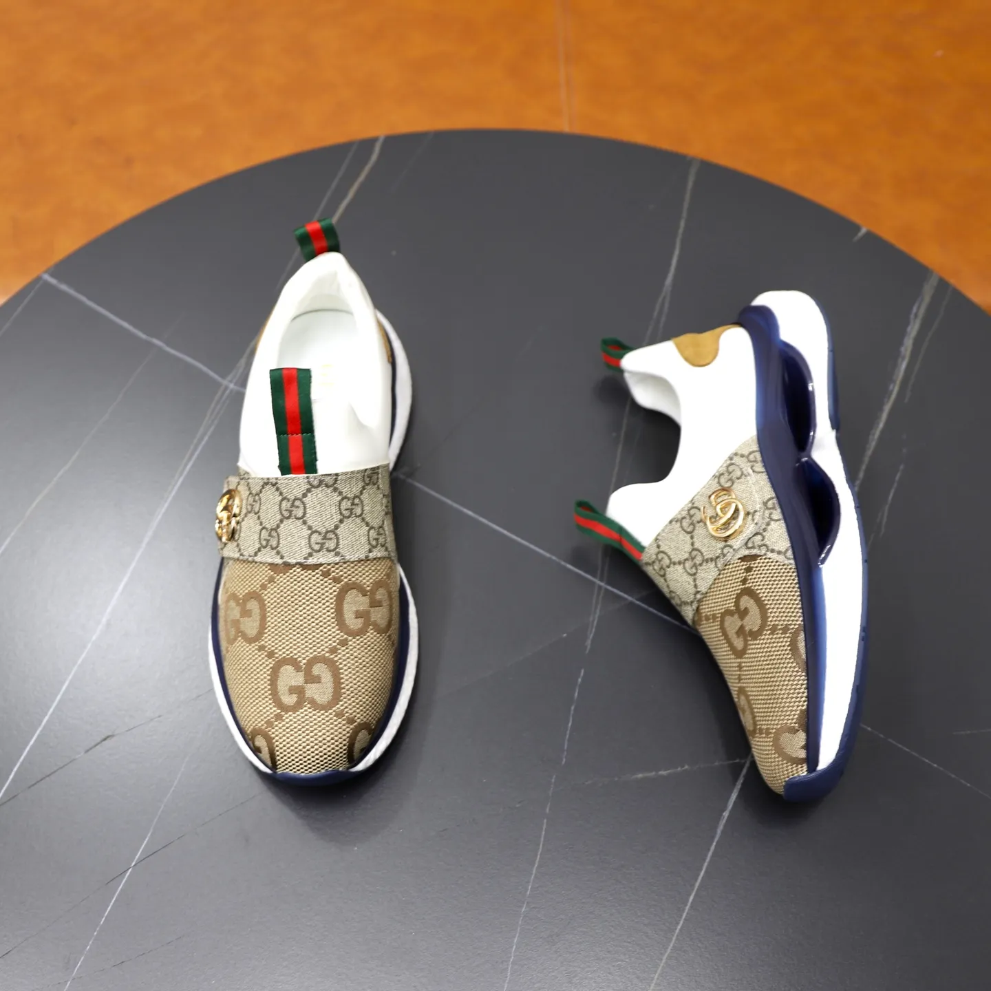 Ex-factory price: 442💰🙅‍♂️🙅‍♂️🙅‍♂️ Brand: GUCCI Standard code: 38-44 (45 customized) Grade: Same as the official website Material: Original leather splicing, comfortable and breathable lining, original wear-resistant outsole Style category: Men's fashionable casual shoes, running shoes, noble luxury brand elements, top luxury Color: actual picture color